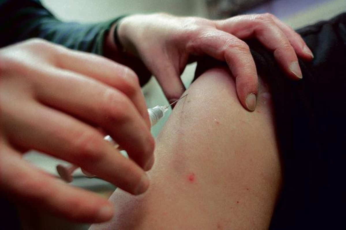 Ikäihmiset voivat saada jo viidennen koronarokotteen – Työikäisille riittää THL:n suosituksen mukaan kolme rokotetta