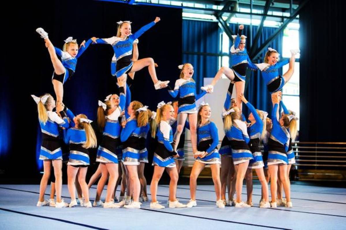 Powerparkissa säihkettä ja suhinaa - 2 500 cheerleaderia iloitsee  esiintymislavalla | Ilkka-Pohjalainen