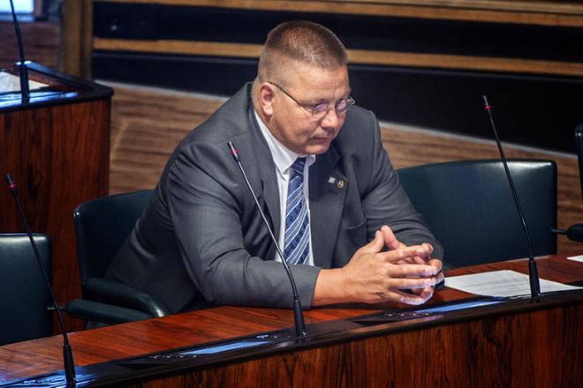 Kansanedustaja Juha Mäenpää yrittää kaataa rokotevelvoitteen – Tätä lakialoite tarkoittaa