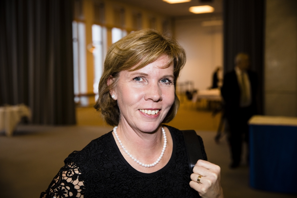 Anna-Maja Henriksson (r.)