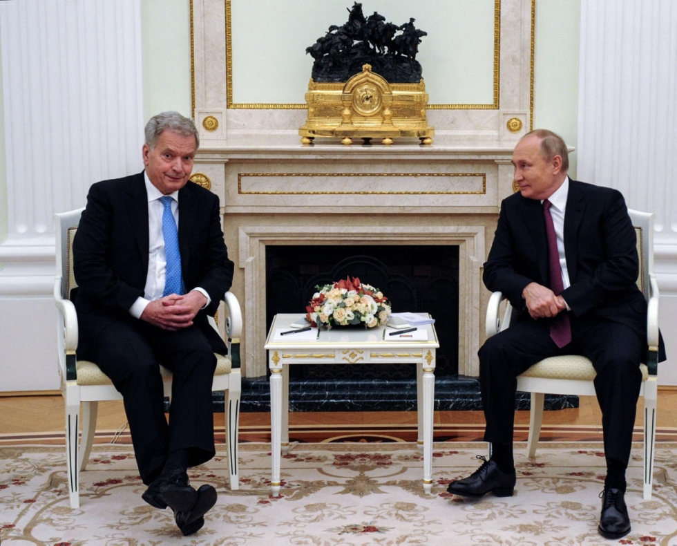 Presidentti Sauli Niinistön mukaan muun muassa Ranskan presidentti Emmanuel Macron on toivonut yhteydenpitoa Venäjän Vladimir Putiniin. LEHTIKUVA / AFP