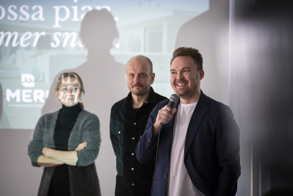 Bluetin Tytti Sirola, Michelin-kokki Hans Välimäki ja yrittäjä Tommi Mäki ovat mukana Vaasan kelluvan saunaravintola Meren suunnittelussa. 