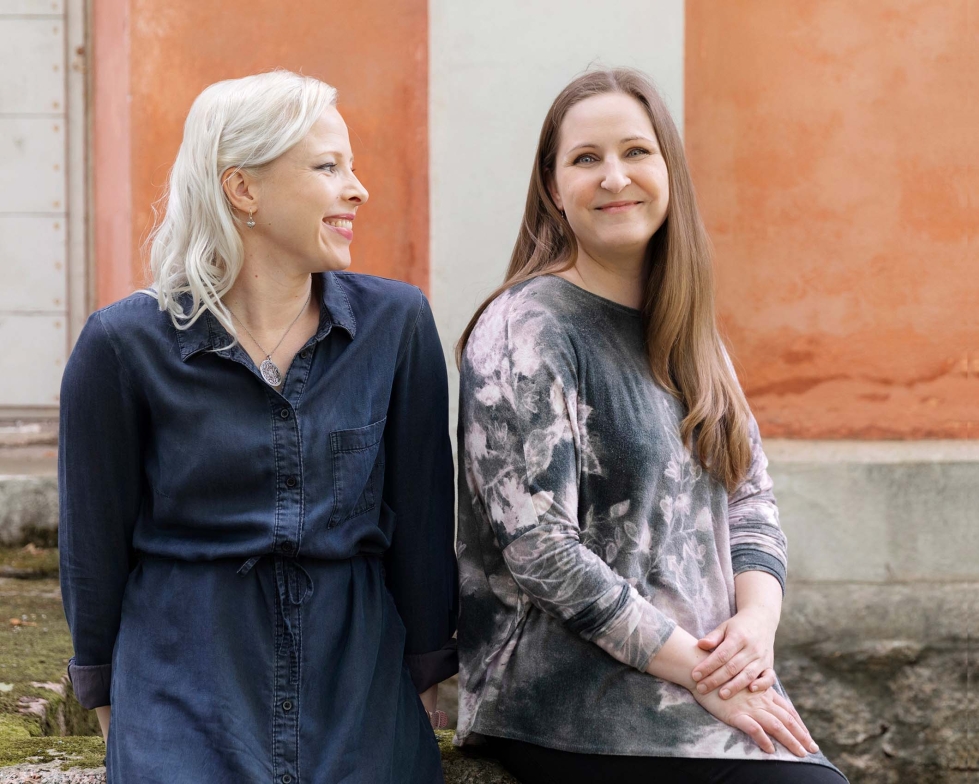 Intoisan Sari Pastinen ja Tiina Kantokoski haluavat tarjota ompelijoille onnistumisia.