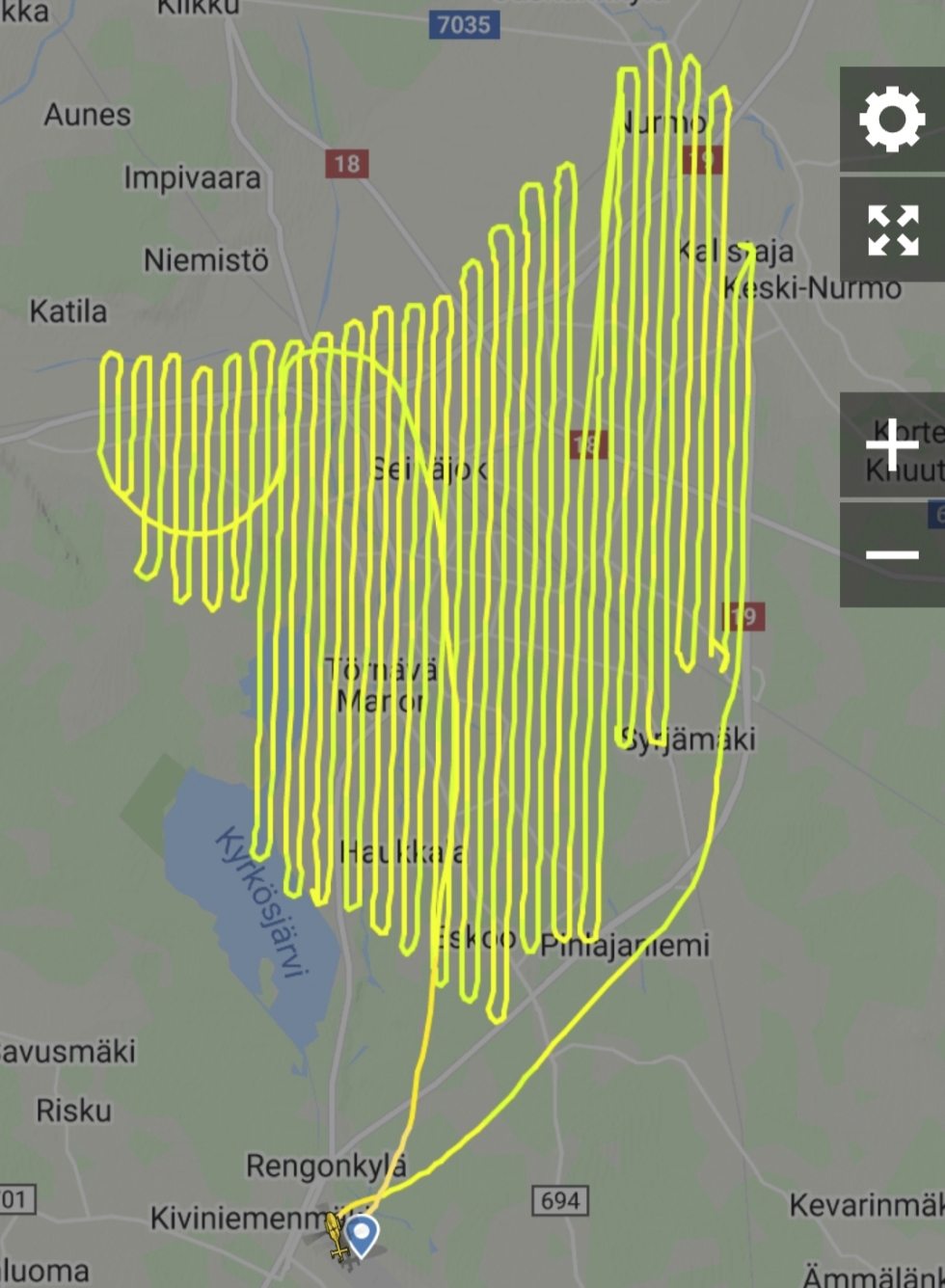 Lentoliikennettä seuraava sovellus näyttää, kuinka helikopteri lensi kaistoissa Seinäjoen kantakaupungin ja Nurmon yllä.