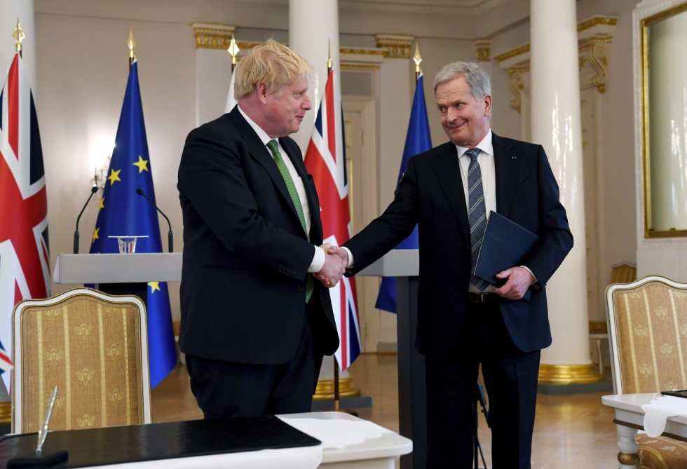 Presidentti Niinistö ja Britannian pääministeri Johnson ovat allekirjoittaneet julkilausuman turvallisuusyhteistyöstä.