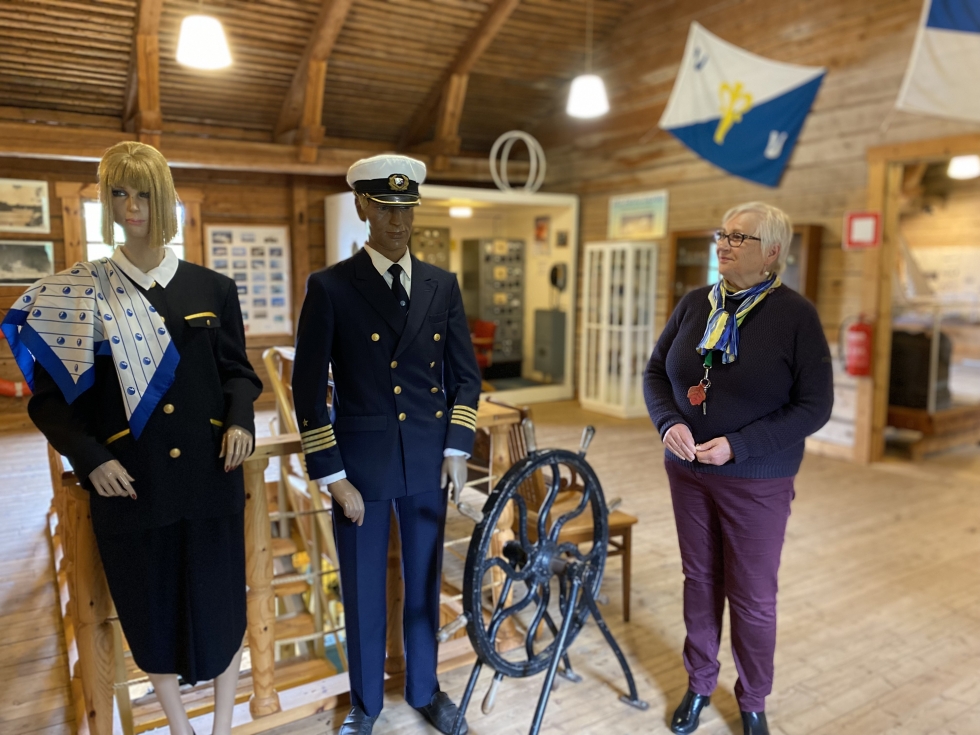erimuseossa esitellään myös uudempaa merenkäyntiä ja matkustaja-aluksia Vaasan ja Ruotsin välillä. – Monet kävijät ovat olleet töissä jollain näistä laivoista, ja siitä syntyy mukavia muisteluita ja keskusteluja, oppaana toimiva Helvi Riihimäki kertoo.