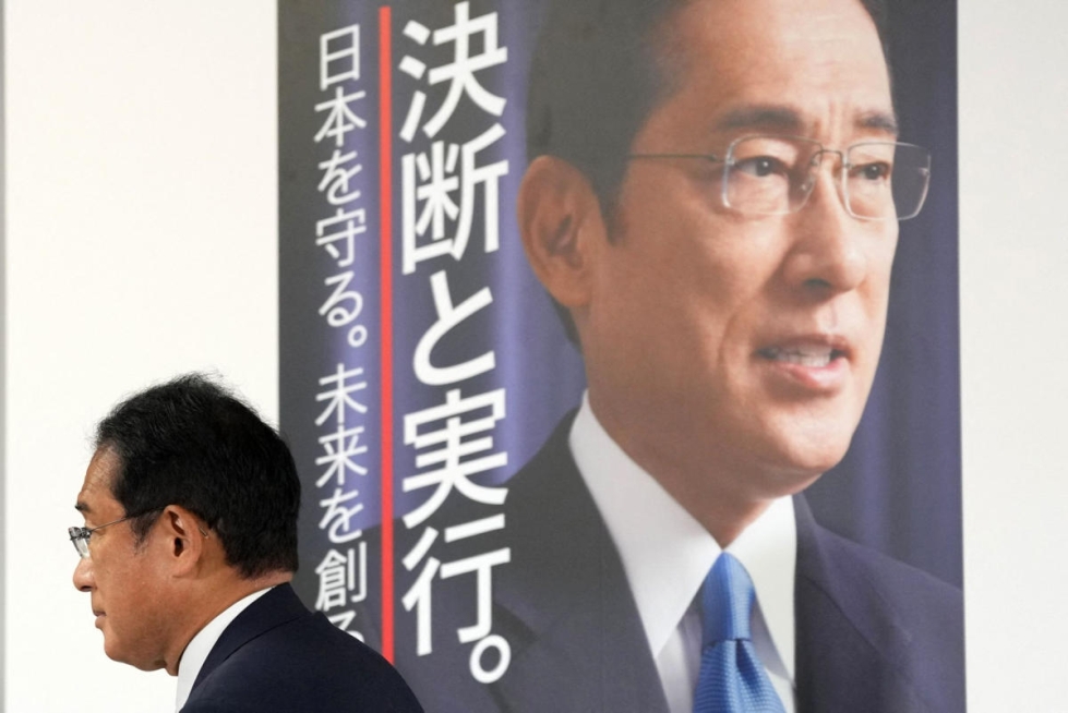 Pääministeri Fumio Kishidan Liberaalidemokraattinen puolue (LDP) liittolaisineen oli varhain maanantaina voittanut reilusti yli 80 paikkaa parlamentin 125-paikkaisesta ylähuoneesta. LEHTIKUVA/AFP