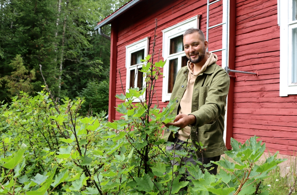 Antti Walker on viettänyt puoli vuotta Jurvassa suvun kesämökillä. 1800- ja 1900-lukujen vaihteessa rakennettu mökki on tarjonnut paikan toipua uupumuksesta.