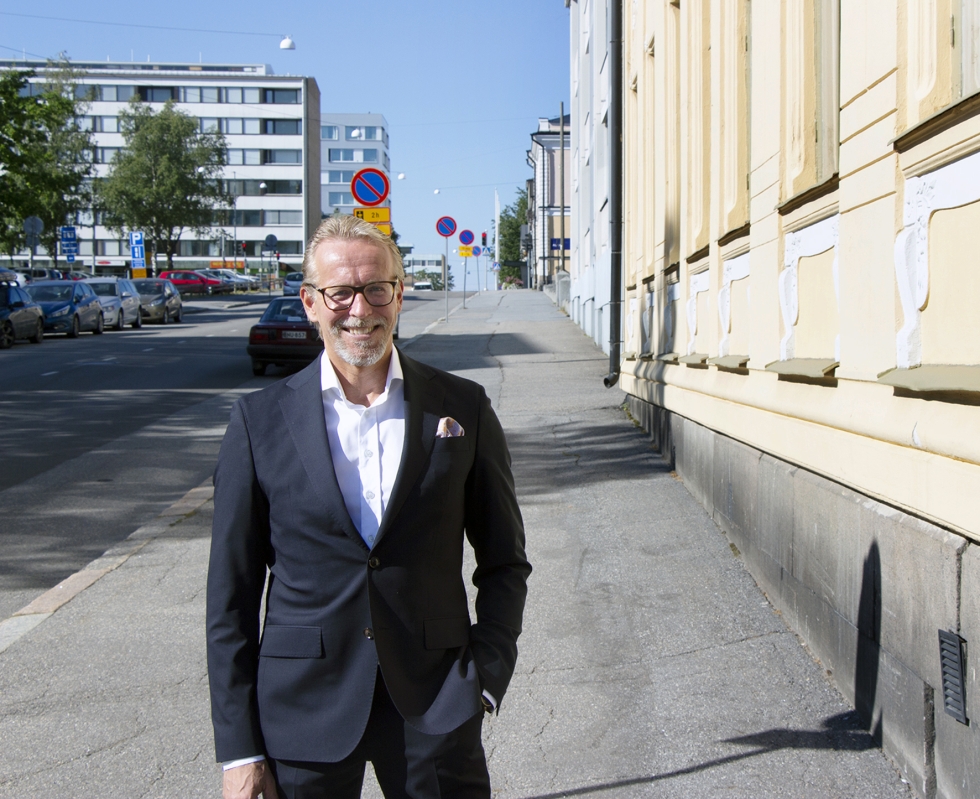 Toimitusjohtaja Ulf Nylund on tyytyväinen Vaasan Osuuspankin puolivuositulokseen.