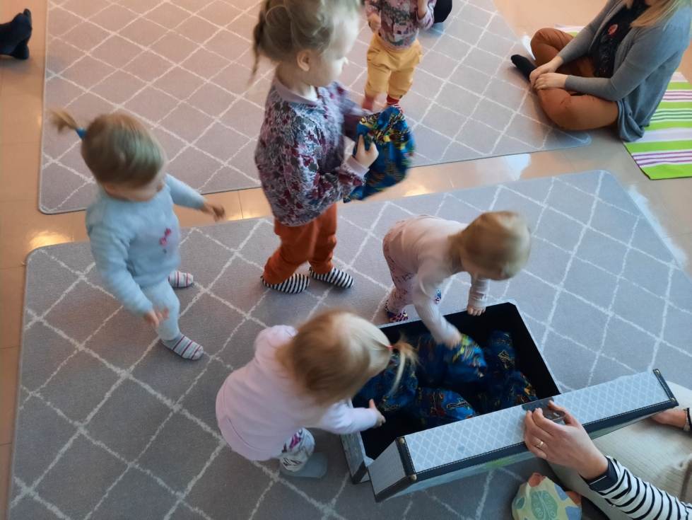 Vaasan suomalainen seurakunta järjestää vauvamuskaria alle vuoden ikäisille vauvoille ja heidän vanhemmilleen. Muskari tarjoaa hetken läheisyyteen ja yhdessäoloon. 