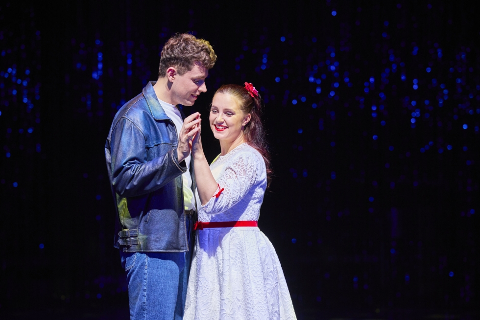 West Side Story -musikaali on Tonyn (Jussi Lukács) ja Marian (Sarah Nedergård) koskettava rakkaustarina.