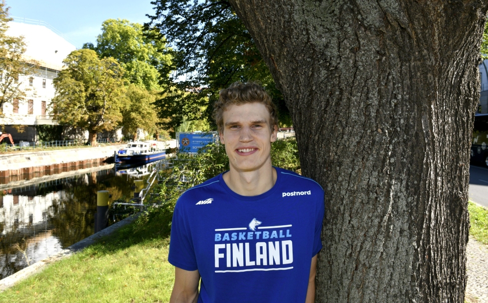 Lauri Markkanen on Suomen avainpelaaja  EM-lopputurnauksen pudotuspeliavauksessa Kroatiaa vastaan.
LEHTIKUVA / HEIKKI SAUKKOMAA