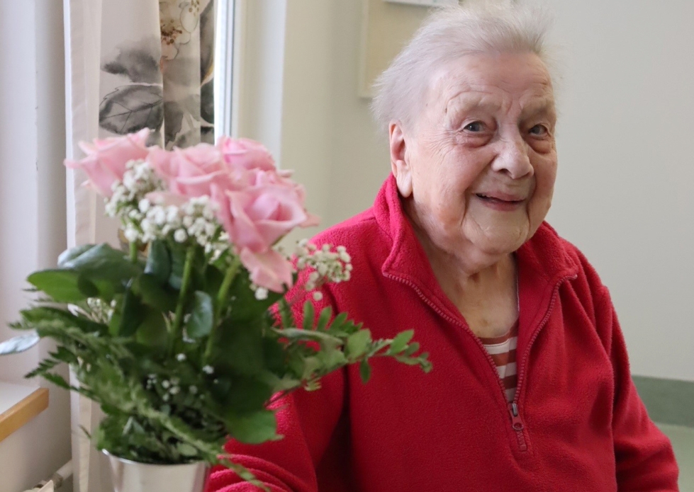 102-vuotias Sylvi Vainionpää asui kevääseen saakka omassa kodissaan kotikoulun alingossa. 