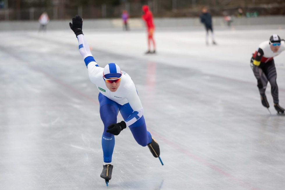 Seinäjoen urheilijoiden Juuso Lehtonen tähtää kohti seuraavia talviolympialaisia Italiassa. Hän vastasi neo-seniorien maailmancupin parhaista suomalaissijoituksista taistellen usealla matkalla pronssista.