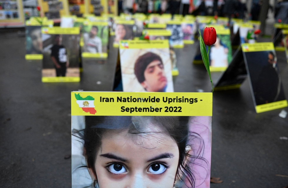 Iranilaisten puolesta on osoitettu mieltä ympäri maailman. Kuva Pariisista joulukuun alkupuolelta. LEHTIKUVA/AFP