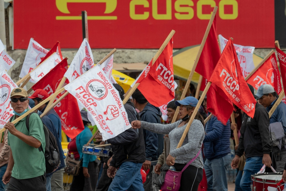 Presidentti Boluarten hallintoa vastaan osoitettiin mieltä perjantaina Cuscossa. Lehtikuva/AFP