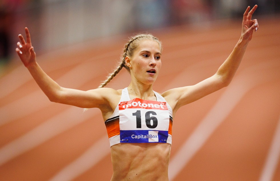 Nathalie Blomqvist vei kultaa SM-hallikisojen 1500 metrillä lauantaina soolojuoksun päätteeksi.