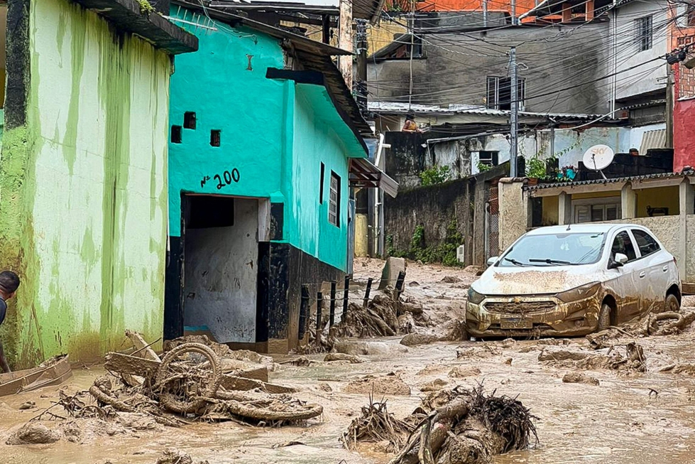 Brasiliassa rankkasateiden aiheuttamissa tulvissa ja maanvyörymissä on kuollut ainakin 24 ihmistä Sao Paulon osavaltiossa. Kuva Sao Sebastiaon kaupungista. LEHTIKUVA/AFP