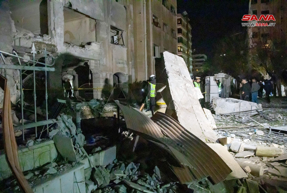 Israelin iskussa tuhoutunut rakennus Syyrian pääkaupungissa Damaskoksessa. LEHTIKUVA/AFP/HANDOUT/SANA
