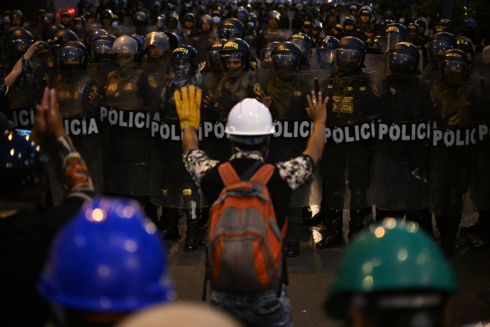 Poikkeustilan avulla maan asevoimat voivat tukea poliisia yleisen järjestyksen palauttamiseksi. LEHTIKUVA / AFP