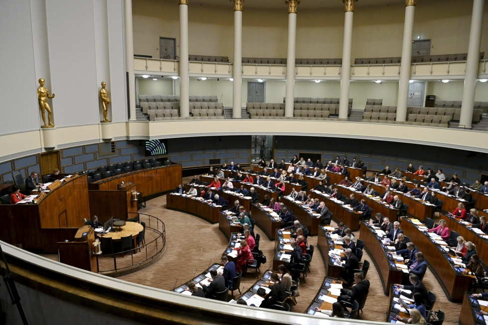 Eduskunnan istuntosali eduskunnan täysistunnossa Helsingissä 20. joulukuuta 2022.