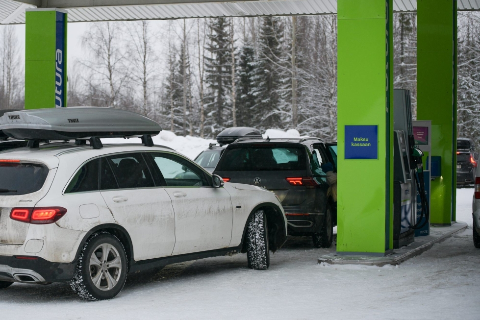 AKT:n lakko ei ole juuri vaikuttanut polttoaineen saatavuuteen Suomessa, huoltoasema-alan etujärjestöstä sanotaan. LEHTIKUVA / Irene Stachon