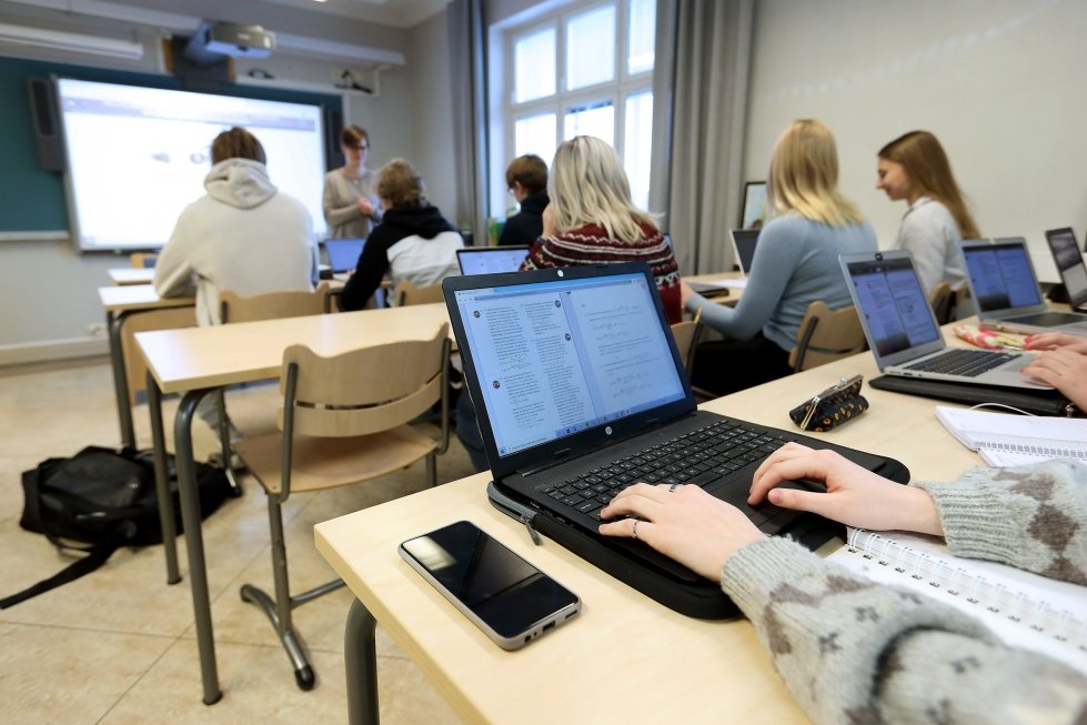 Toisen asteen koulutus jakautuu Suomessa yhä vahvemmin sukupuolen mukaan. LEHTIKUVA / Jussi Partanen
