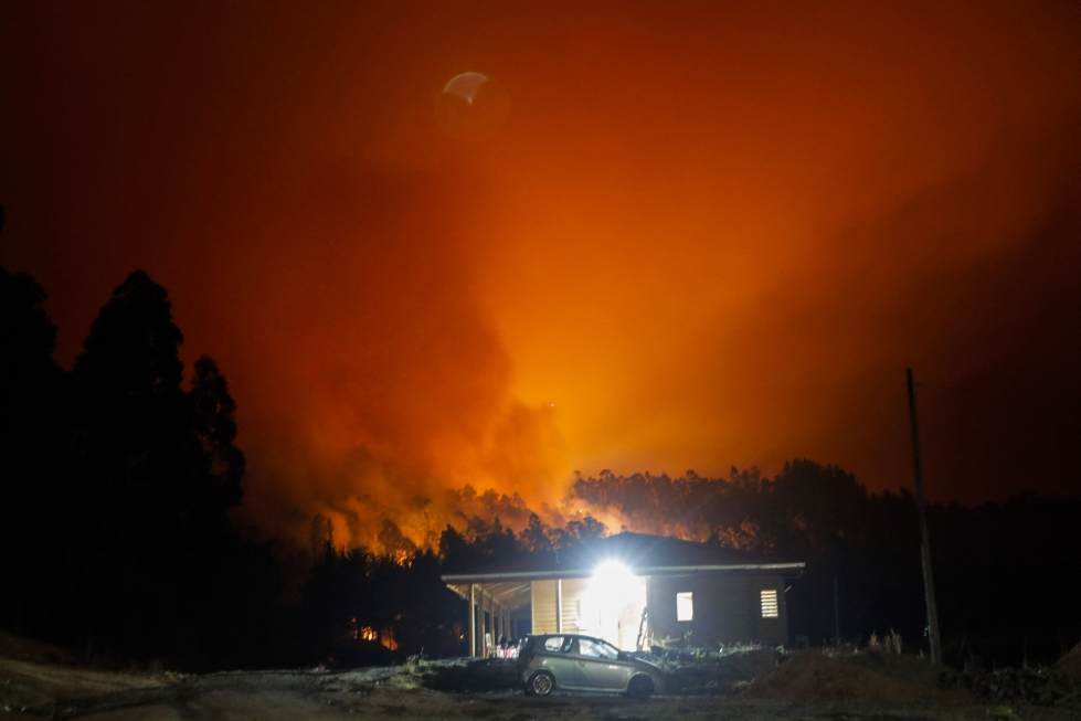 Helleaalto on aiheuttanut maassa satoja tulipaloja keskiviikosta lähtien. AFP/LEHTIKUVA