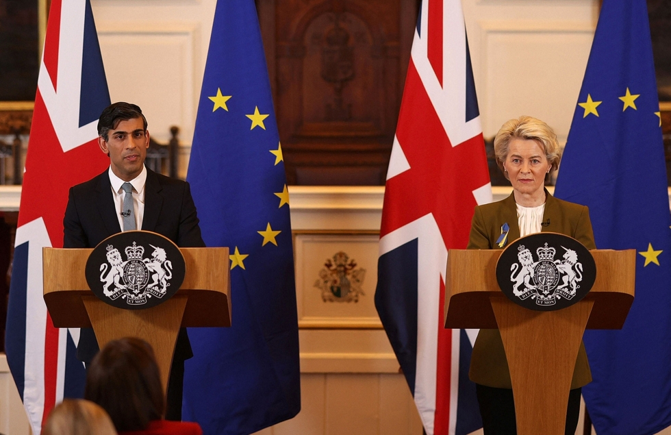 Britannian pääministeri Rishi Sunak kertoi sovusta yhteisessä lehdistötilaisuudessa EU:n komission puheenjohtajan Ursula von der Leyenin kanssa. LEHTIKUVA/AFP