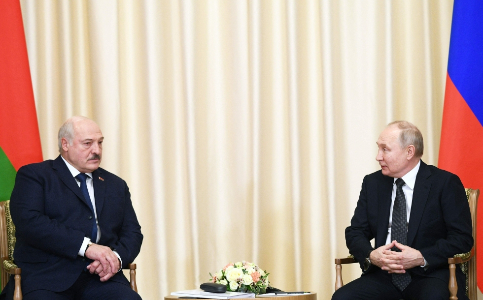 Valko-Venäjän johtaja Aljaksandr Lukashenka tapasi presidentti Vladimir Putinin perjantaina Moskovassa. LEHTIKUVA/AFP