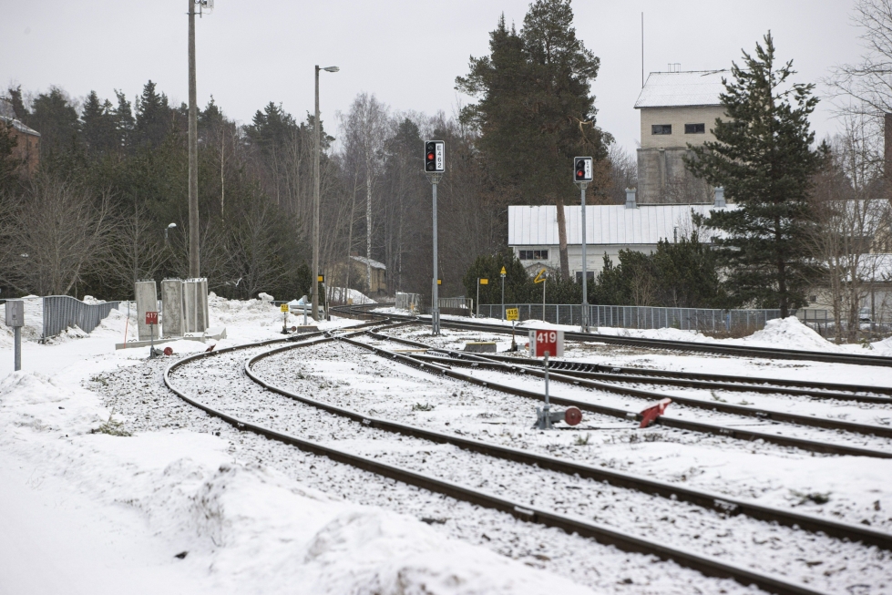 Uusien raideyhteyksien, eli Turun tunnin junan, Suomiradan ja Itäradan, on alustavasti arvioitu nielevän yhteensä jopa 10 miljardia euroa. LEHTIKUVA / ANTTI HÄMÄLÄINEN