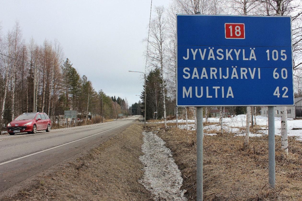 Valtatie 18 suuntaa nyt Ähtärin Myllymäeltä kohti Multian Väätäiskylää. Arkistokuva.
