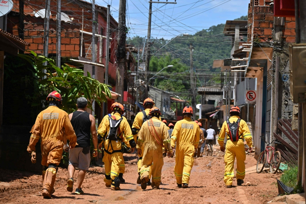 Etsintä- ja pelastustyöt jatkuvat Sao Paulossa alueella, jossa maanvyörymät ovat tuhonneet rinteille rakennettuja epävakaita rakennuksia. LEHTIKUVA/AFP