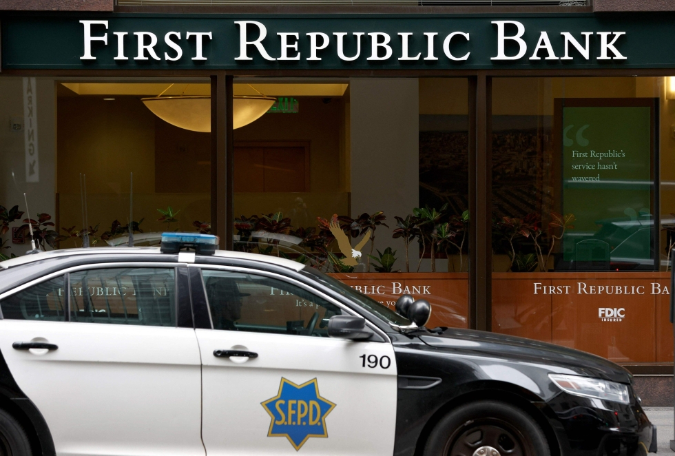 Toistakymmentä amerikkalaista pankkia sopi torstaina pelastuspaketista First Republic Bankille. LEHTIKUVA/AFP