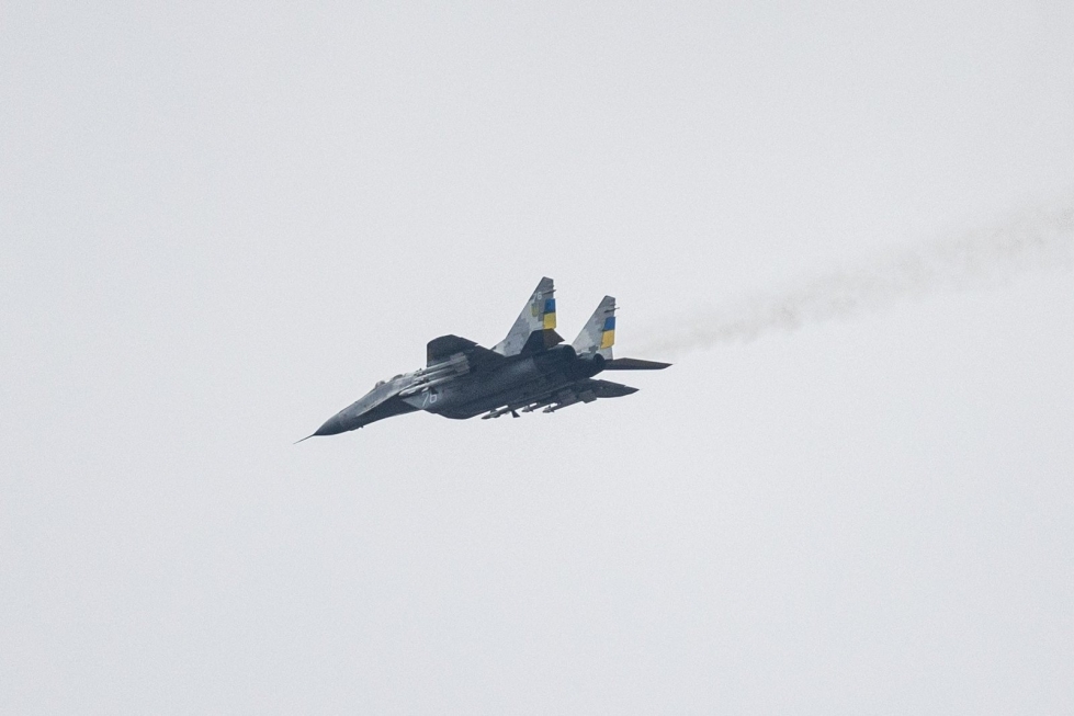 MiG-29-hävittäjä lentämässä Itä-Ukrainan yläpuolella. LEHTIKUVA/AFP