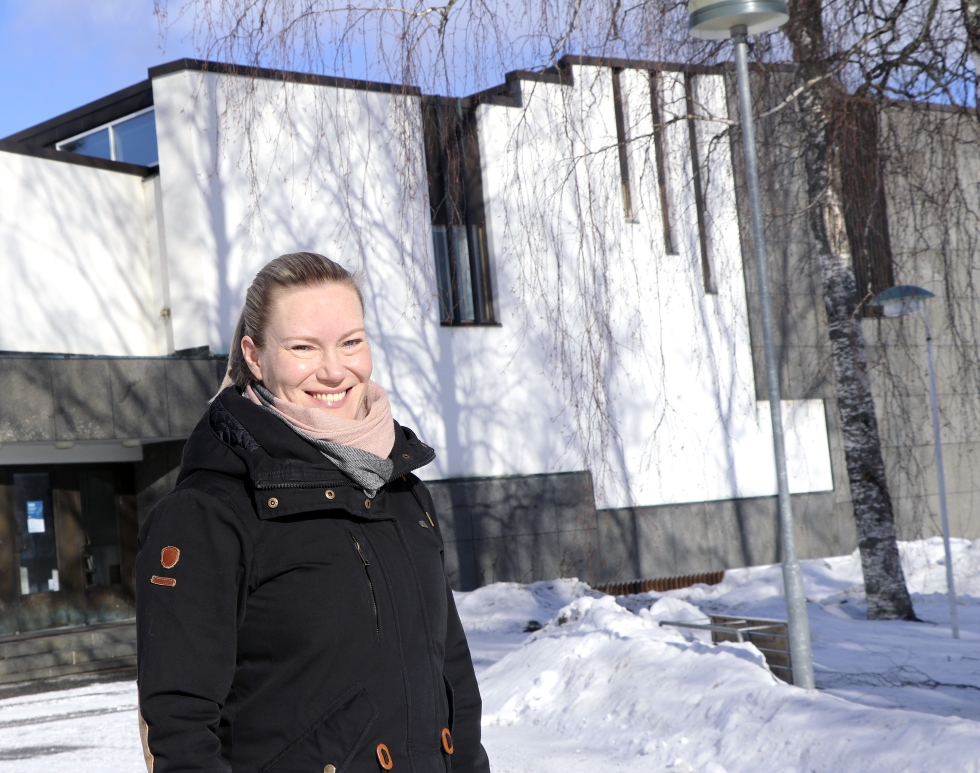Alajärven kaupungin puutarhuri Niina Jussinmäki laati opinnäytetyössään yleissuunnitelman Aalto-keskuksen viheralueille.
