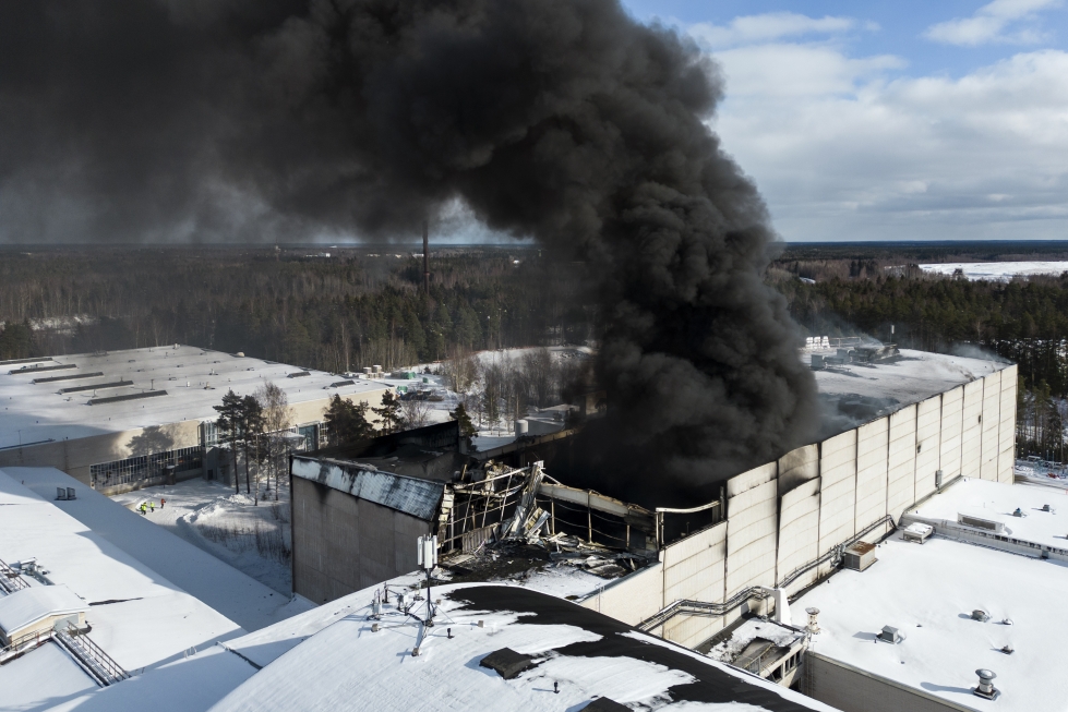 Hitachi Energyn muuntajatehtaassa Vaasassa sytti tuhoisa tulipalo keskiviikkona. Se vaikutti myös samalla alueella toimivaan Promeco Oy:n Vaasan tehtaaseen.  