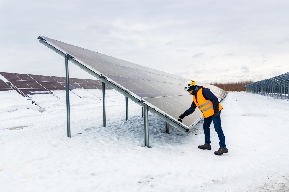 llmattaren aurinkovoimatuotannon kehityksestä vastaava Antti Tiri kävi äskettäin tutustumassa yhtiön 5 MWp -tehoiseen aurinkopuistoon Pohjois-Savon Joroisilla.