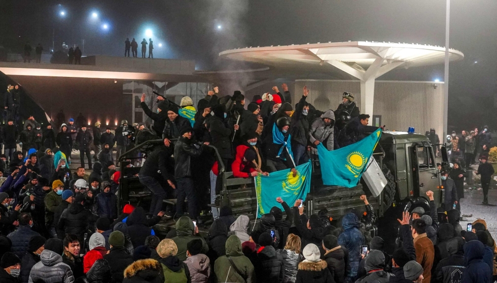Kazakstanissa levisi laajoja mielenosoituksia polttoaineen hinnan vuoksi viime vuoden tammikuussa. LEHTIKUVA/AFP