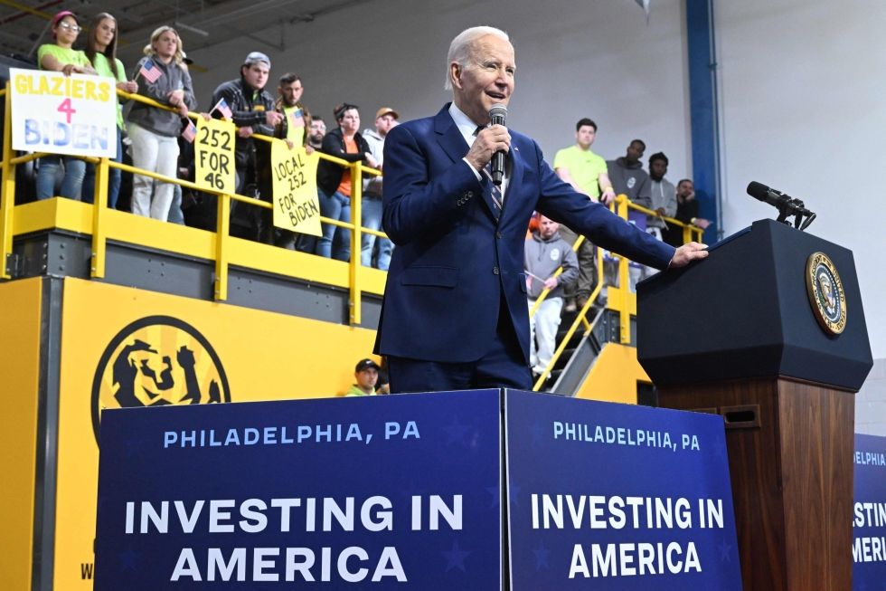 Presidentti Joe Biden esitteli ehdotustaan torstaina Philadelphiassa Pennsylvaniassa. LEHTIKUVA/AFP