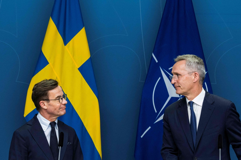 Ruotsin pääministeri Ulf Kristersson ja Naton pääsihteeri Jens Stoltenberg lehdistötilaisuudessa Tukholmassa. LEHTIKUVA/AFP
