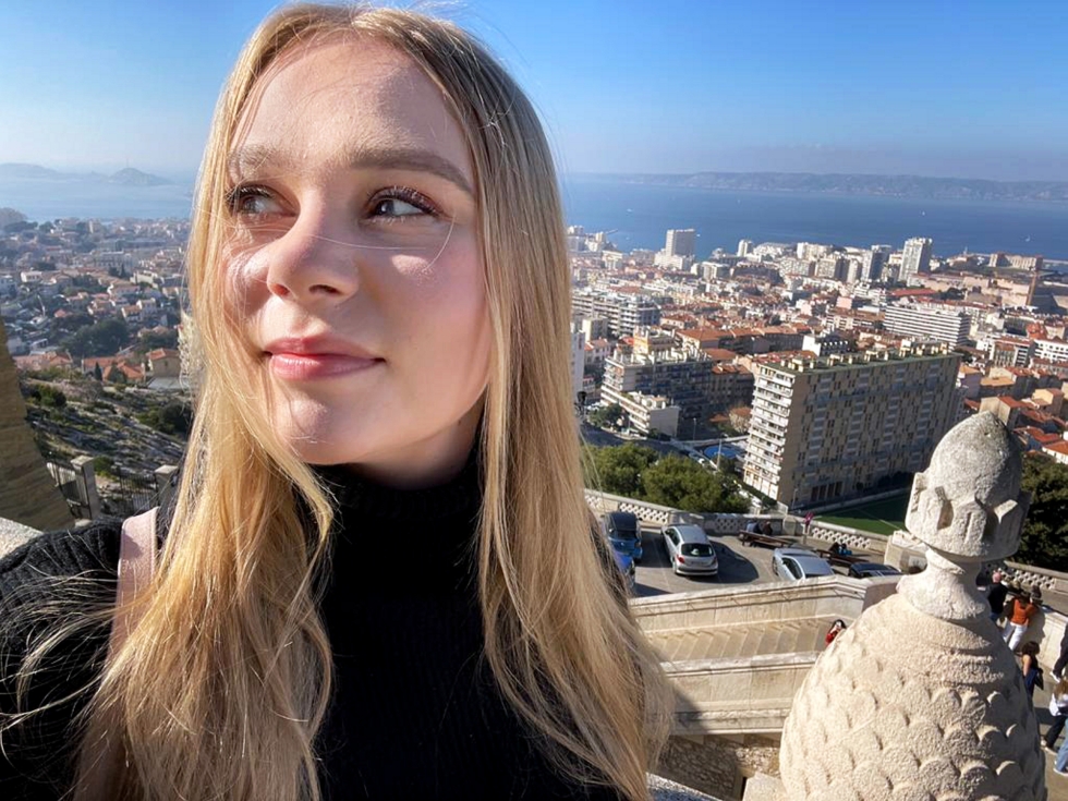 Aurora Ämmälä lähti Ranskaan lukion ensimmäisen vuoden jälkeen. Tämän kuvan hän otti Marseillessa.