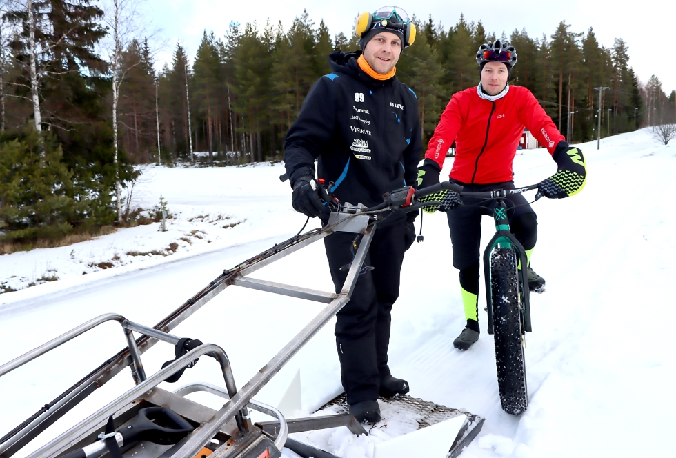 Olli Syrjälä ja Ville Kinnari kertovat, että Jurvan monitoimireitistöä on tarkoitus laajentaa kesällä. Reitin pituus kasvaa 15 kilometristä 30 kilometriin.