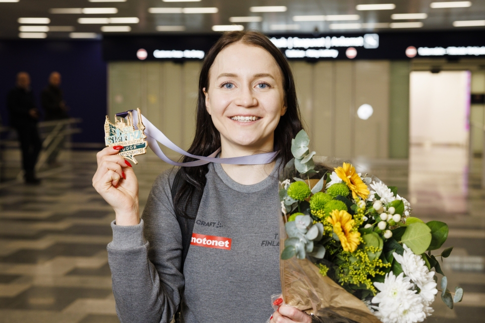60 metrin aitajuoksun Euroopan hallimestaruuden Istanbulissa vienyt Reetta Hurske palasi Suomeen maanantai-iltana. LEHTIKUVA / Seppo Samuli