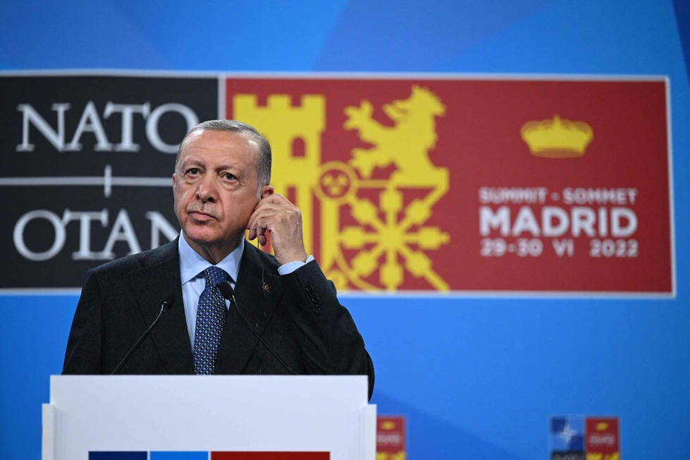 Asiantuntijan mukaan Turkin presidentti Recep Tayyip Erdogan voisi Suomen ja Ruotsin Nato-ratifiointeihin suostuessaan saada samalla paljon myönteistä huomiota osakseen. LEHTIKUVA/AFP