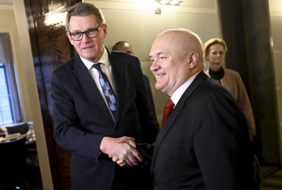 Eduskunnan puhemies Matti Vanhanen tapasi keskiviikkona Unkarin parlamentin varapuhemies Csaba Henden. 