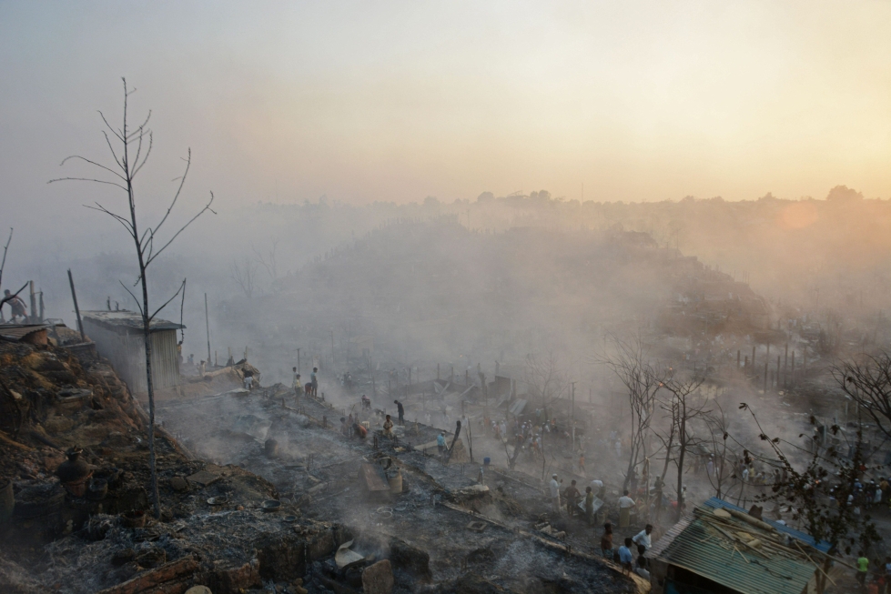 Tulipalo syttyi iltapäivällä paikallista aikaa Kutupalongissa, joka on yksi maailman suurimmista pakolaisten asutuskeskuksista. LEHTIKUVA / AFP