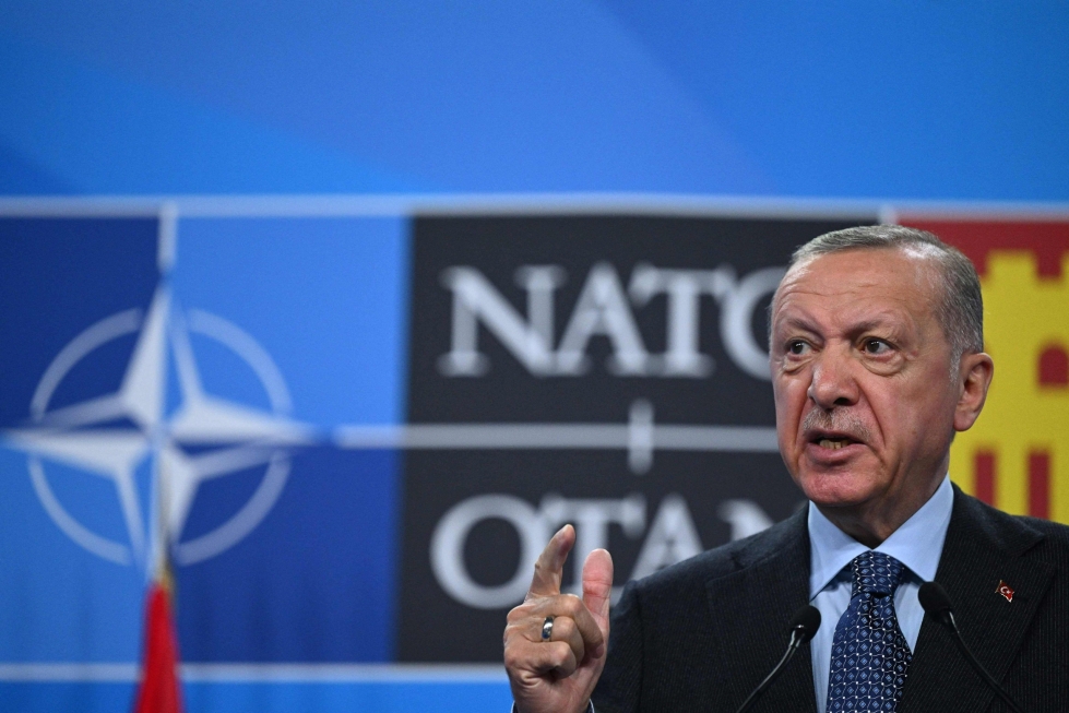Turkin presidentti Recep Tayyip Erdogan (kuvassa) esiintyy nyt ratkaisijana Suomen ja Naton suuntaan, sanoo Ulkopoliittisen instituutin tutkija Henri Vanhanen. LEHTIKUVA / AFP 