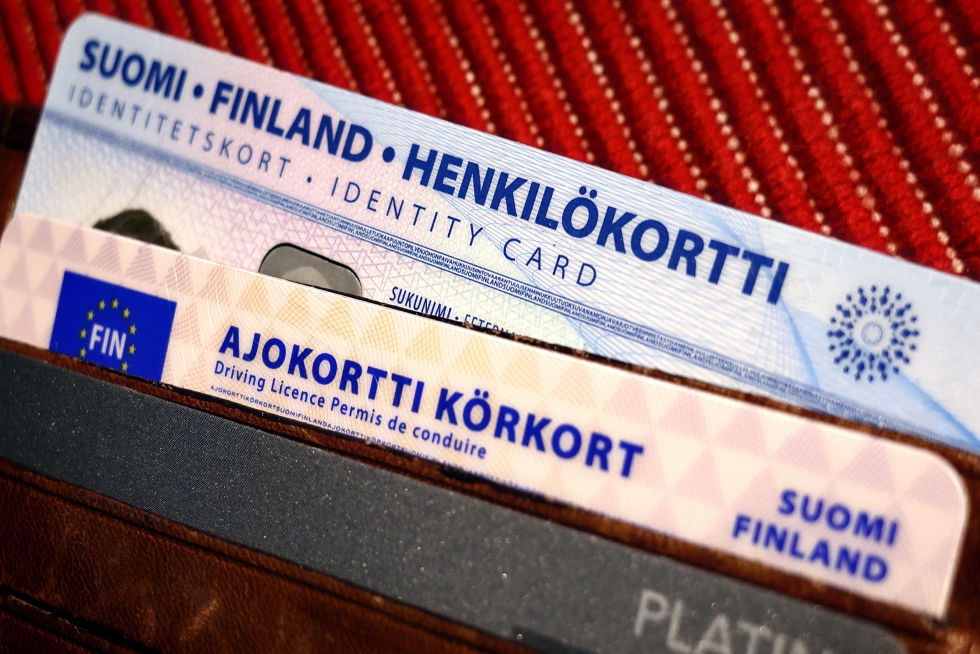 Valtaosa suomalaisnuorista hankkii edelleen ajokortin, vaikka määrä onkin laskussa. Arkistokuva.