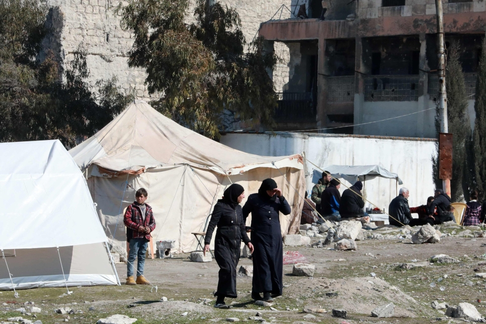 Järistyksen kodeistaan ajamia syyrialaisia leirillä hallituksen alueella Aleppon kaupungissa. Hallituksen alueelle apua on kulkenut kapinallisalueita enemmän. LEHTIKUVA/AFP